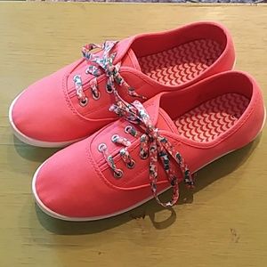 Cutsey Pink Lightweight Canvas Shoes Size 7